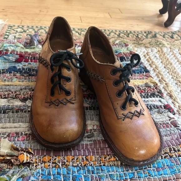 Vintage 70s Tan Leather Women's Flats - Picture 2 of 16